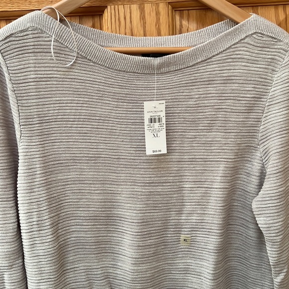 New Ann Taylor factory light weight sweater - Picture 2 of 2